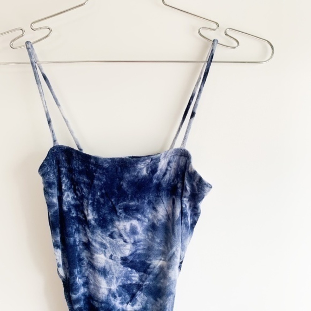3/$25 Highlight Blue Tie Die Square Bodysuit sz S